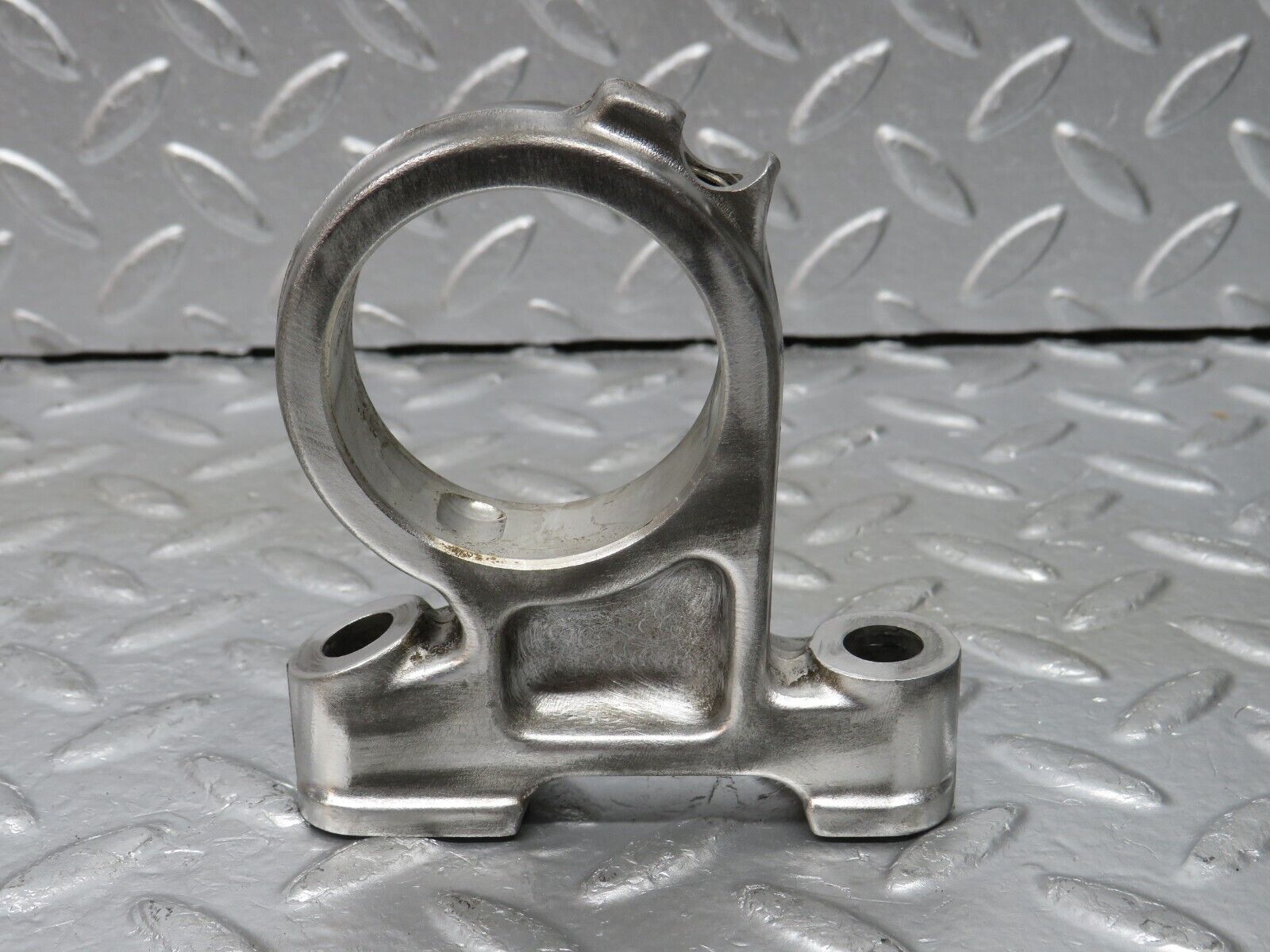 32996 Mercedes-Benz C107 R107 350 V8 Camshaft Tower Bearing 1160512112