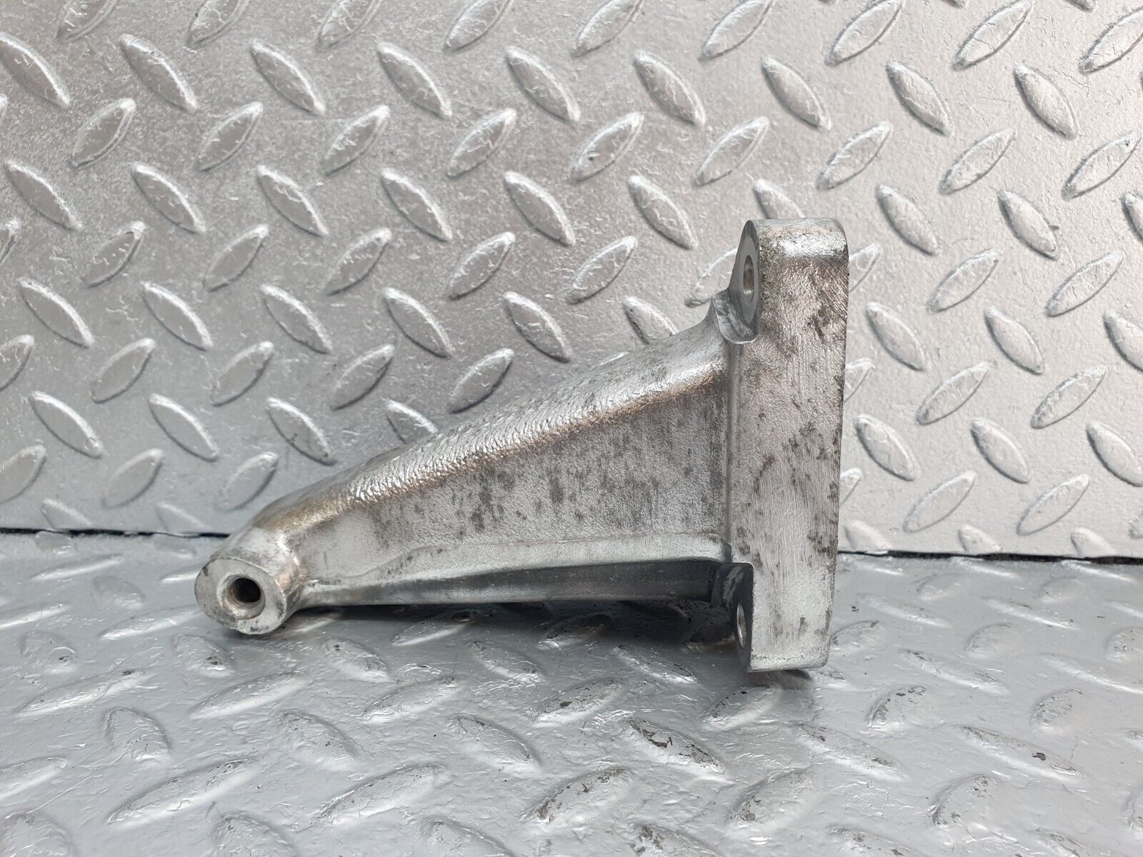 44013 Mercedes-Benz C123 230CE Coupe Engine Mount Bracket Right 1022230304