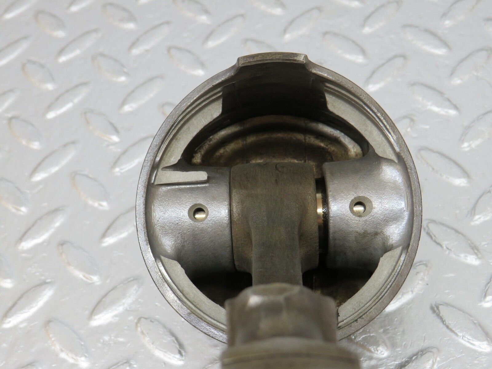 33035 Mercedes-Benz C107 R107 350 V8 Piston With Connecting Rod 92mm 11607