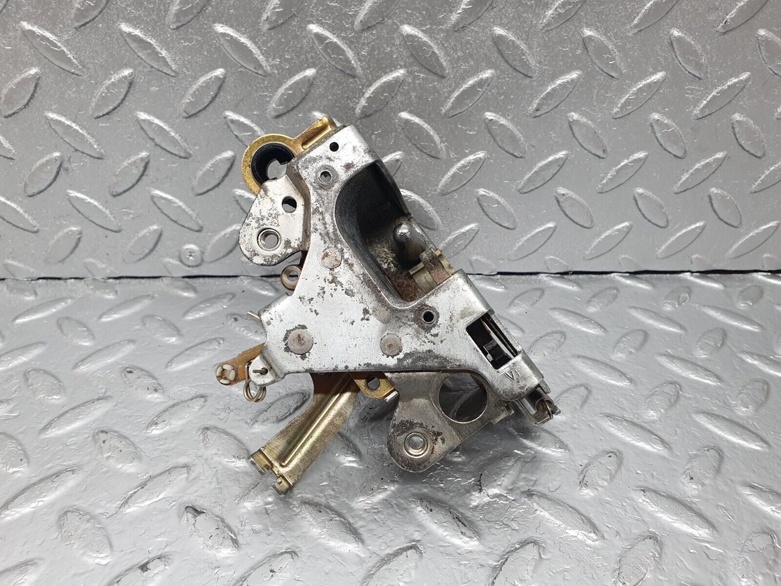 43642 Mercedes-Benz C126 380SEC Coupe Right Door Lock Mechanism