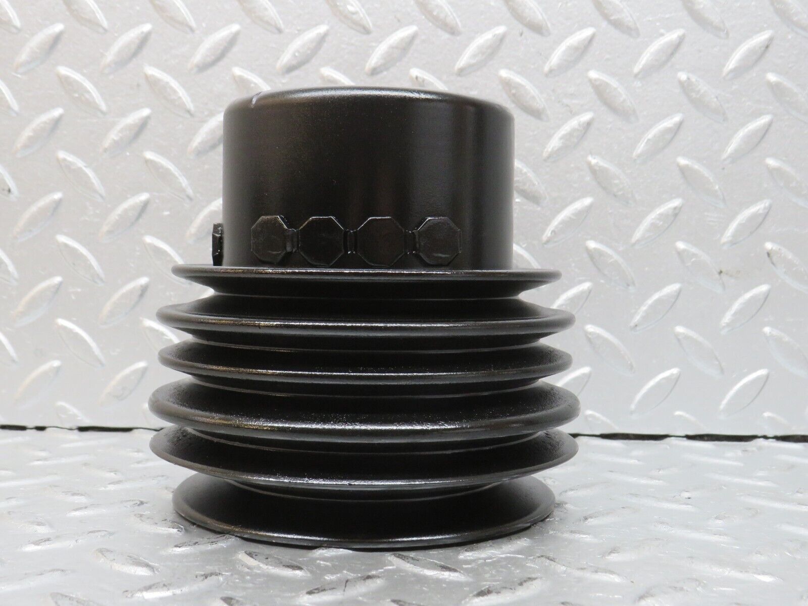 32862 Mercedes-Benz C107 R107 350 V8 Crankshaft Pulley