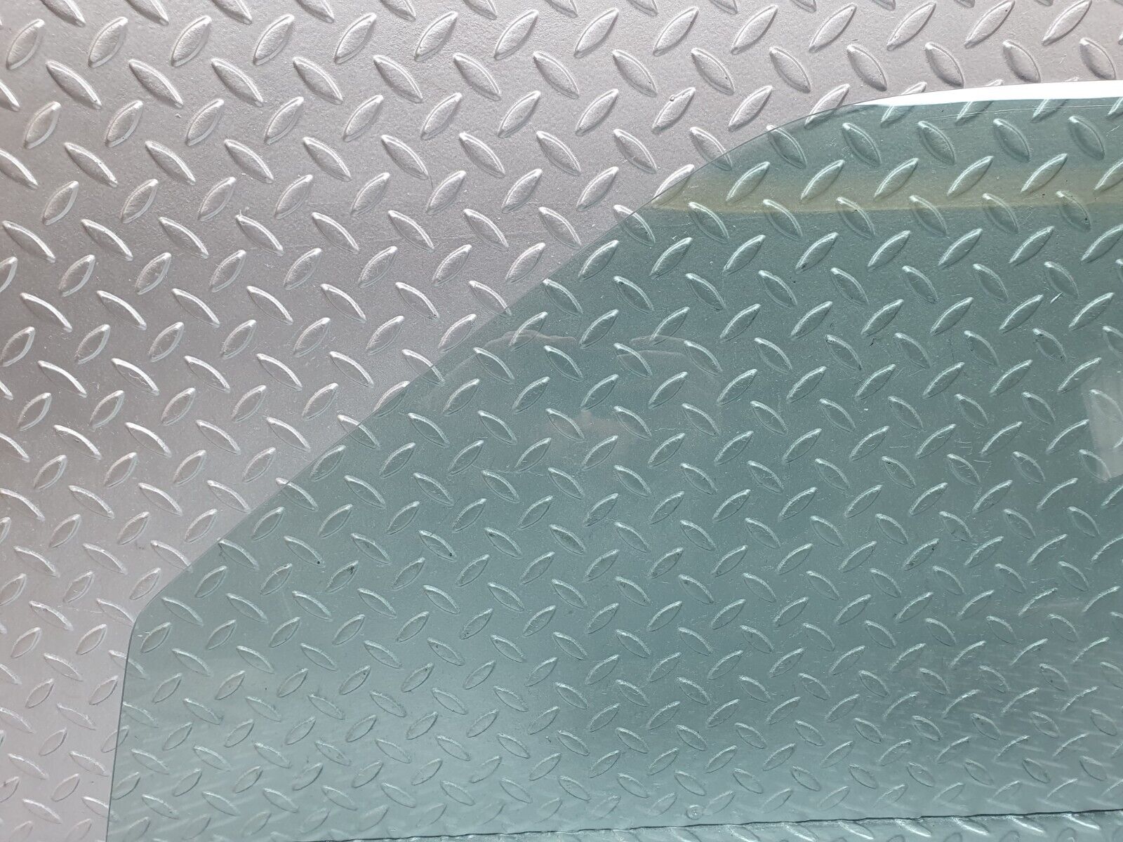 42869 Mercedes-Benz W201 190 2.0L Front Left Door Window Glass