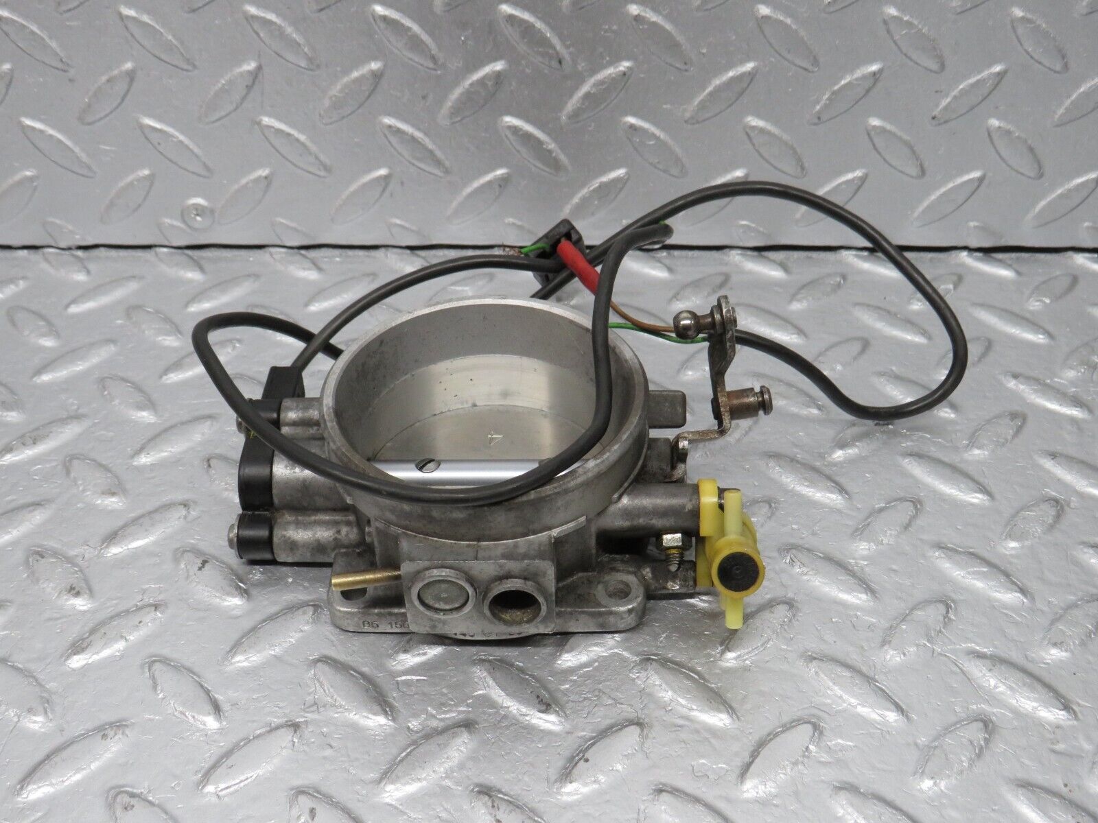 39293 Mercedes-Benz R107 500SL Throttle Body Valve With Sensor 0011406153