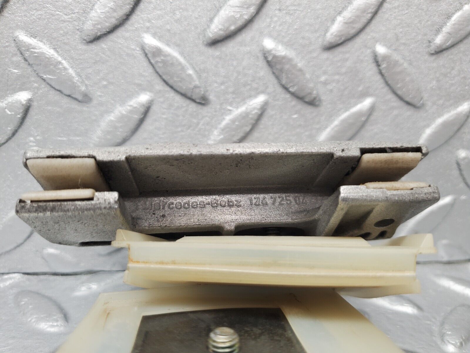 46954 Mercedes-Benz R129 320SL Coupe Door Window Guide Bracket 1247250332 1247250432