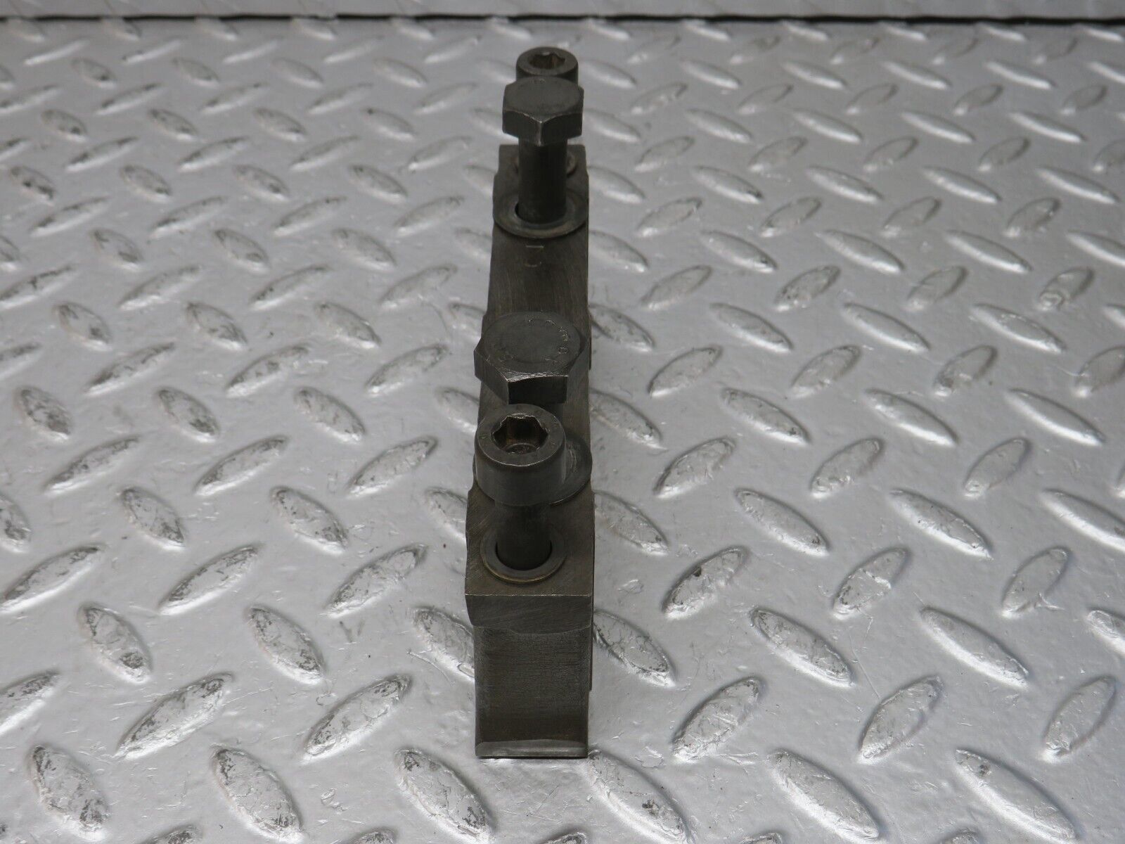 32867 Mercedes-Benz C107 R107 350 V8 Crankshaft Bearing Block 1160110312