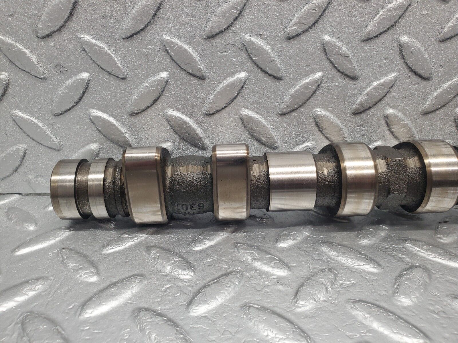 46222 Mercedes-Benz W124 280E Camshaft R1046301