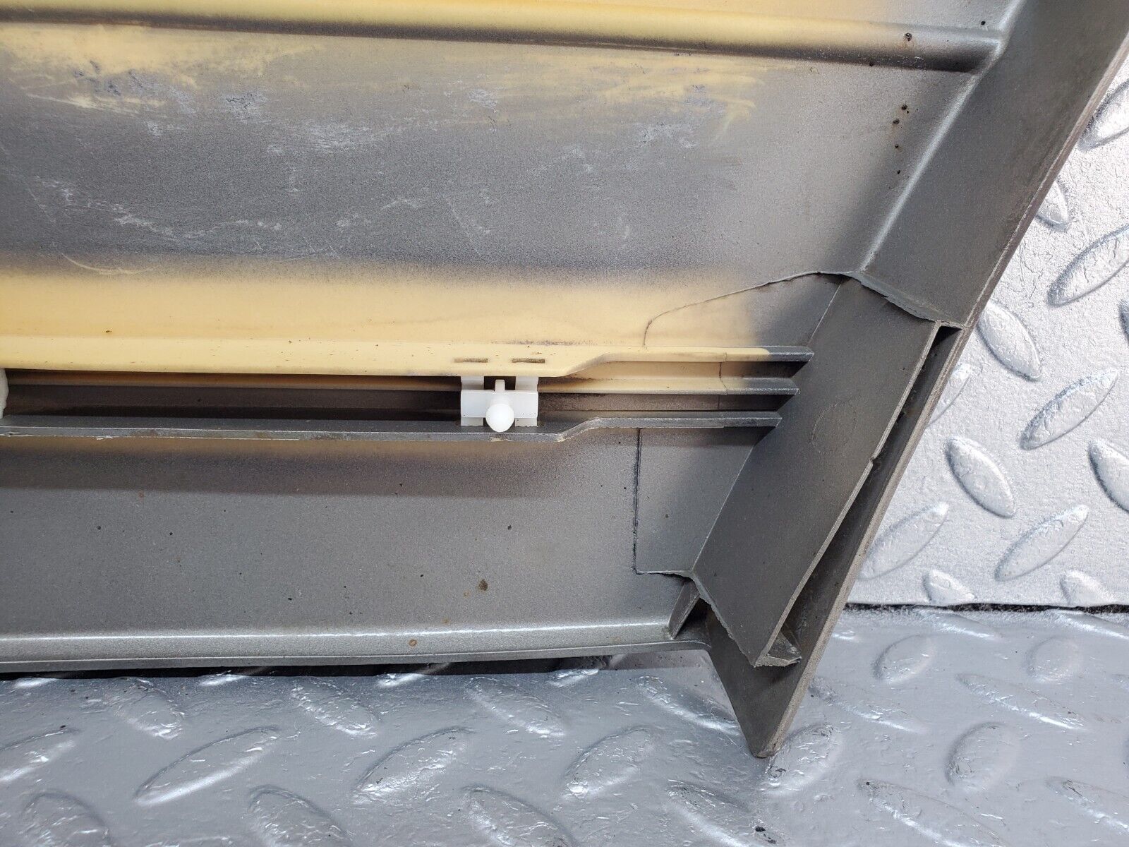 45703 Mercedes-Benz W126 420SE Front Left Fender Wing Moulding Trim 1266903540