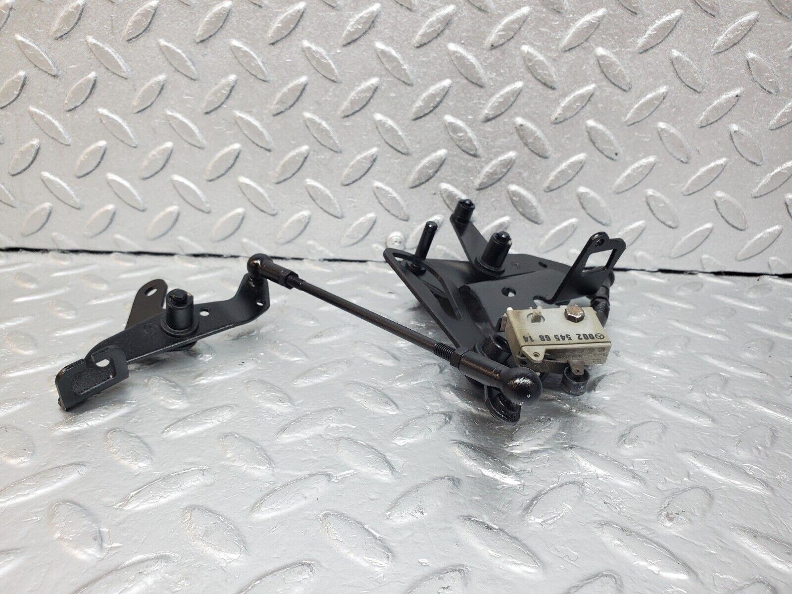 45210 Mercedes-Benz R129 300SL Coupe Throttle Linkage 0025456814