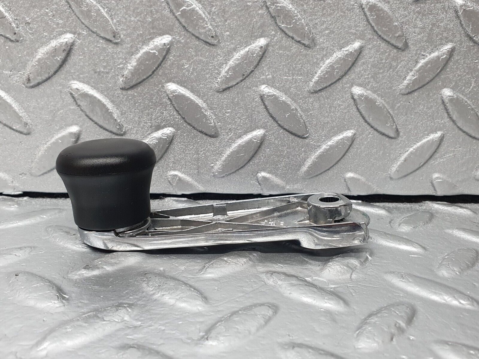 44063 Mercedes-Benz C123 230CE Coupe Rear Window Lifter Crank Handle