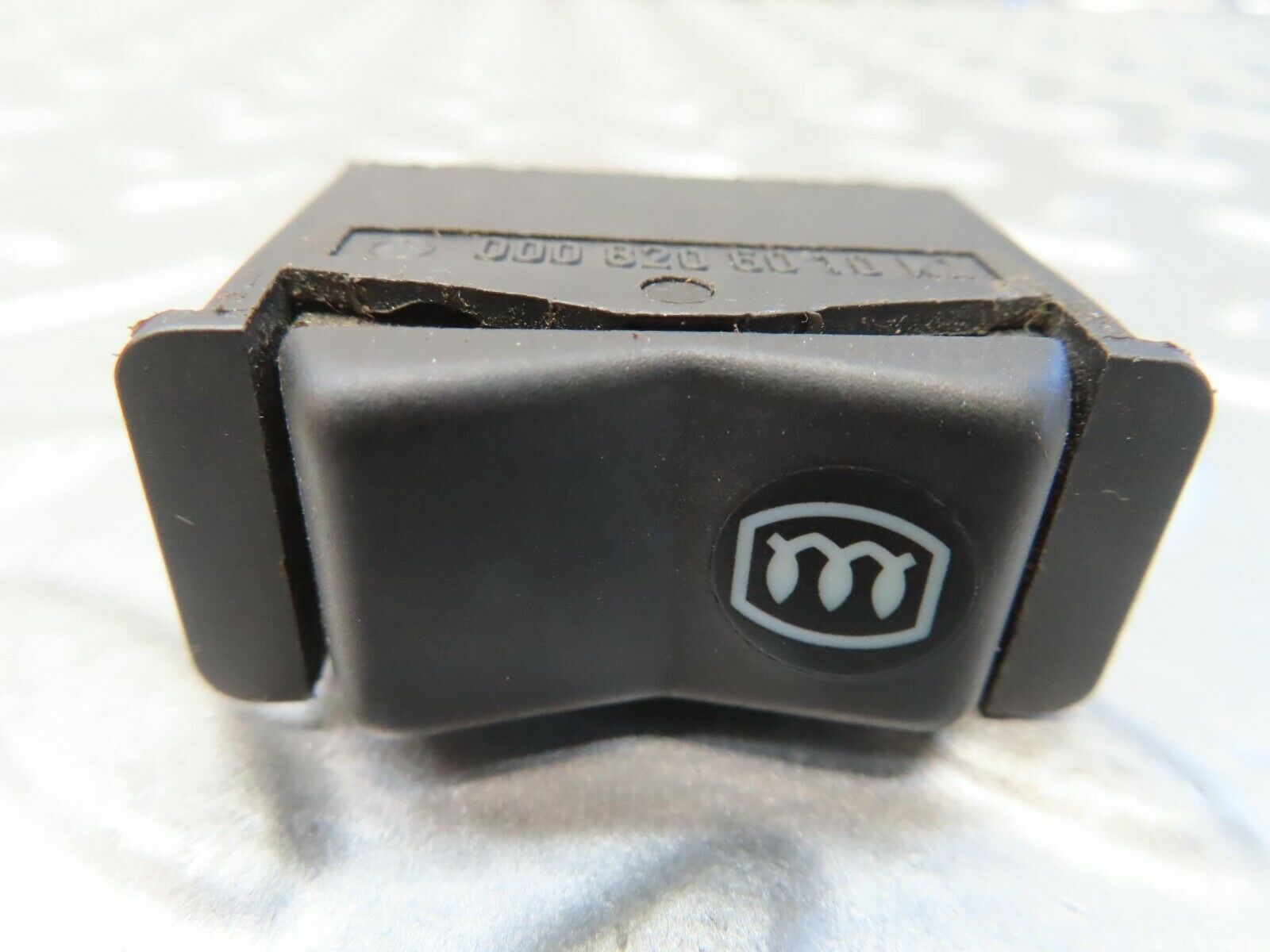 15788 Mercedes-Benz R107 450SL CoupeRear Heated Window Switch 0008206010