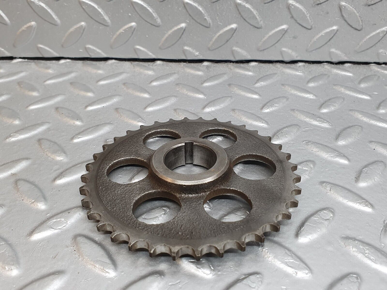 43068 Mercedes-Benz W123 Camshaft Timing Gear 1020520201