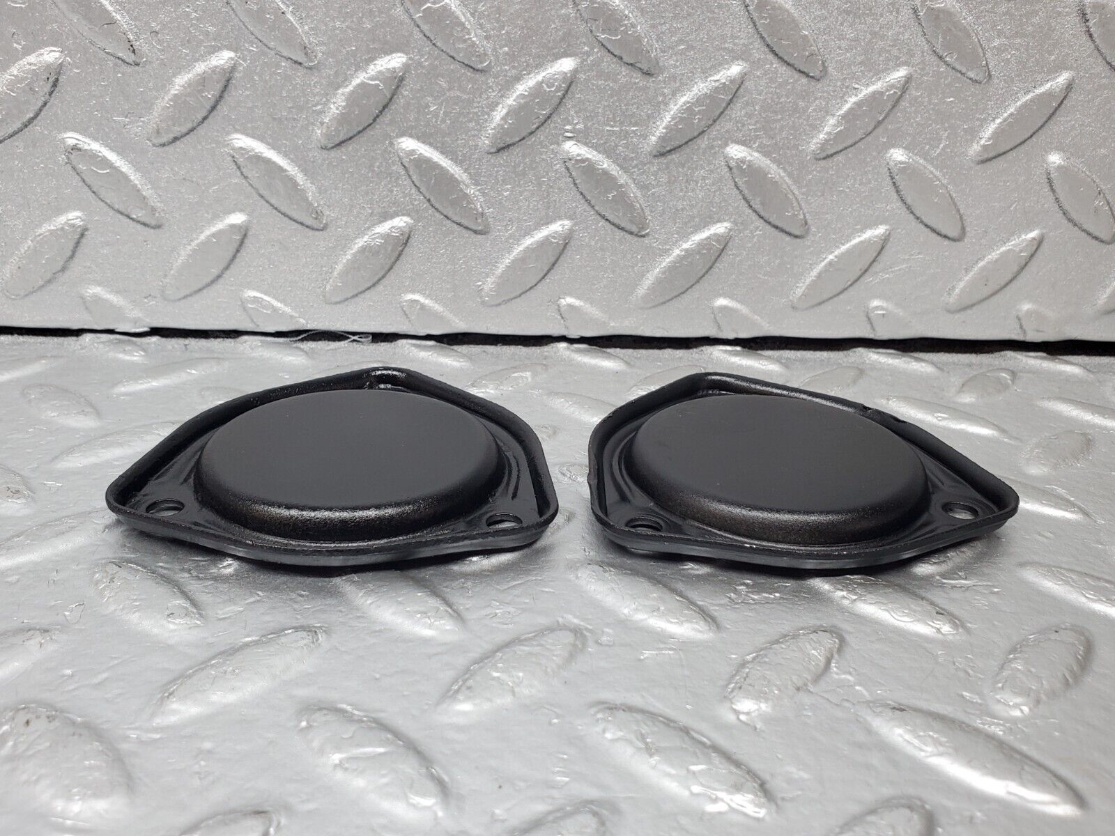 44500 Mercedes-Benz W123 280E Camshaft Access Cover Plate Set