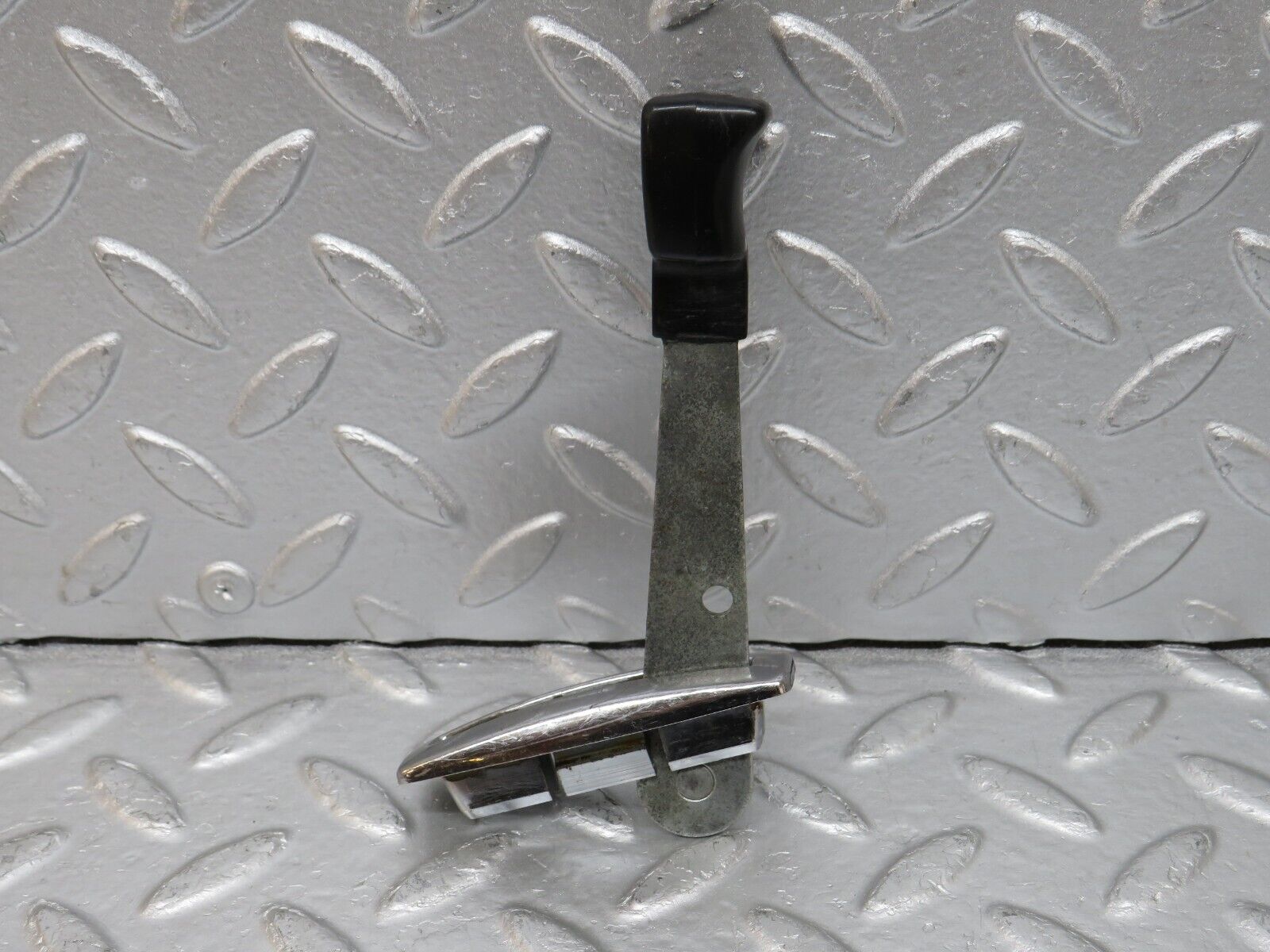 33181 Mercedes-Benz R107 Right Seat Folding Lever