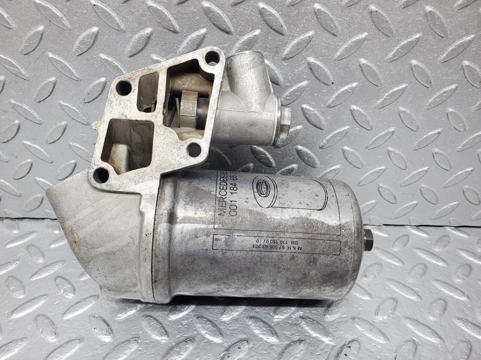 45435 Mercedes-Benz 280E M110.988 Oil Filter Housing 1101801502 0011846525