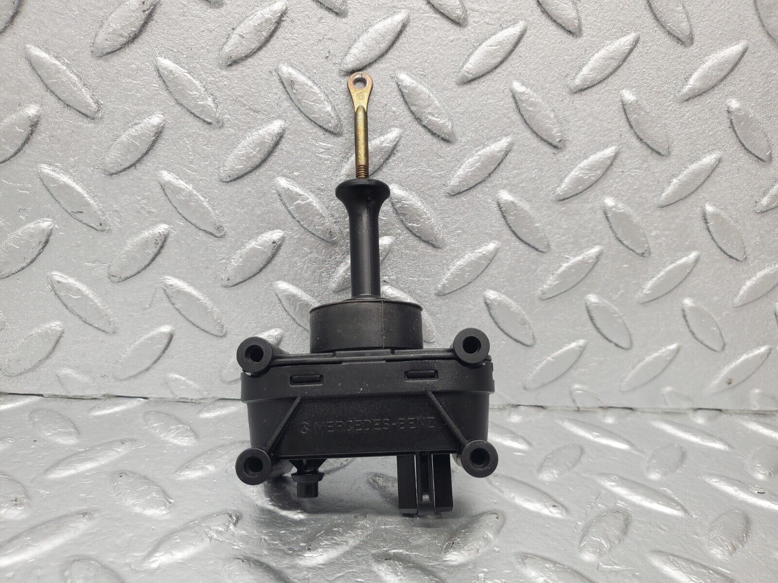 46145 Mercedes-Benz W124 Rear Right Door Lock Vacuum Actuator