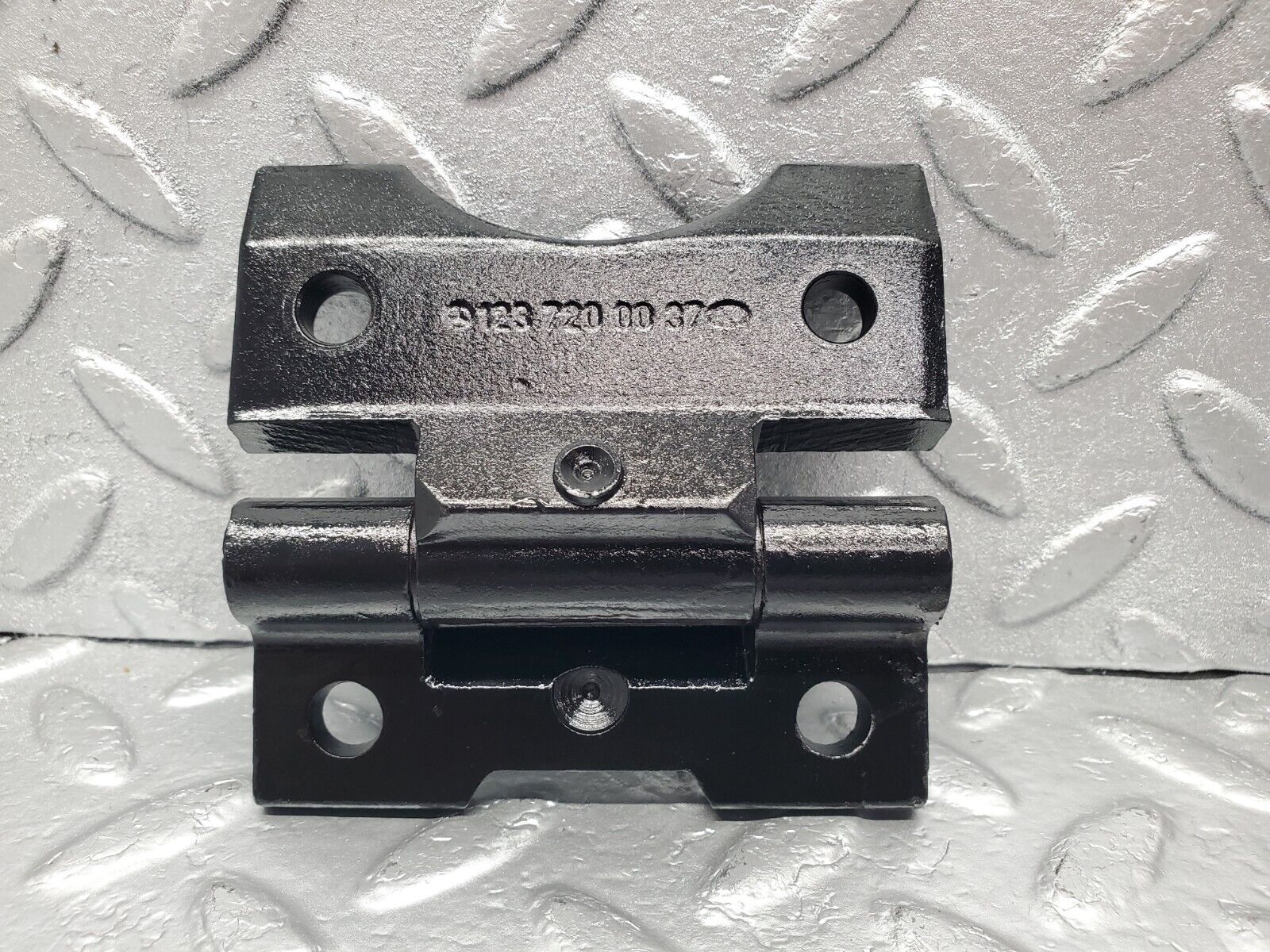 46570 Mercedes-Benz C123 280CE Coupe Door Hinge Pair Right Side 1237200037