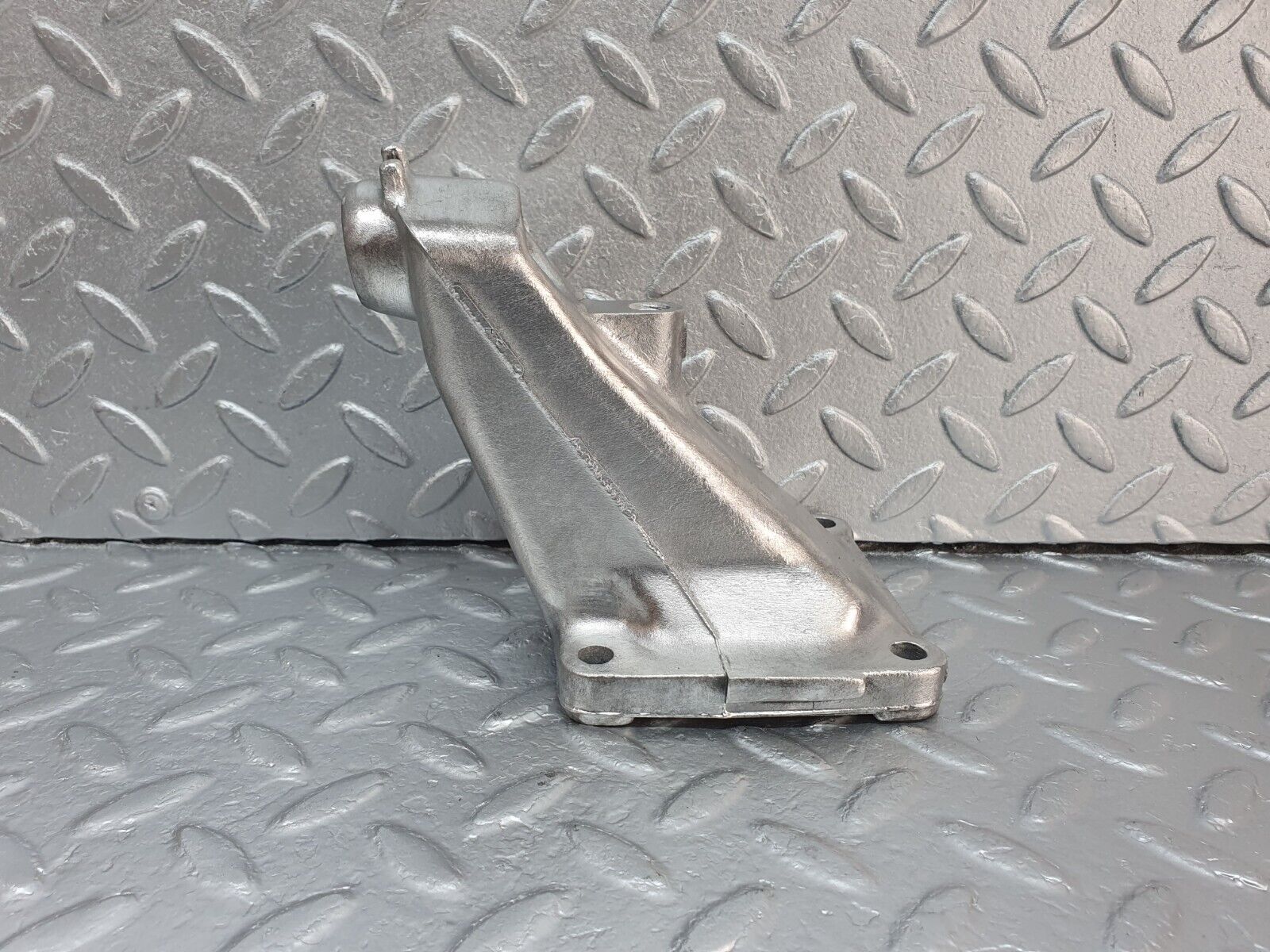 41889 Mercedes-Benz W202 C200 Engine Mount Bracket Left Side 1112230904