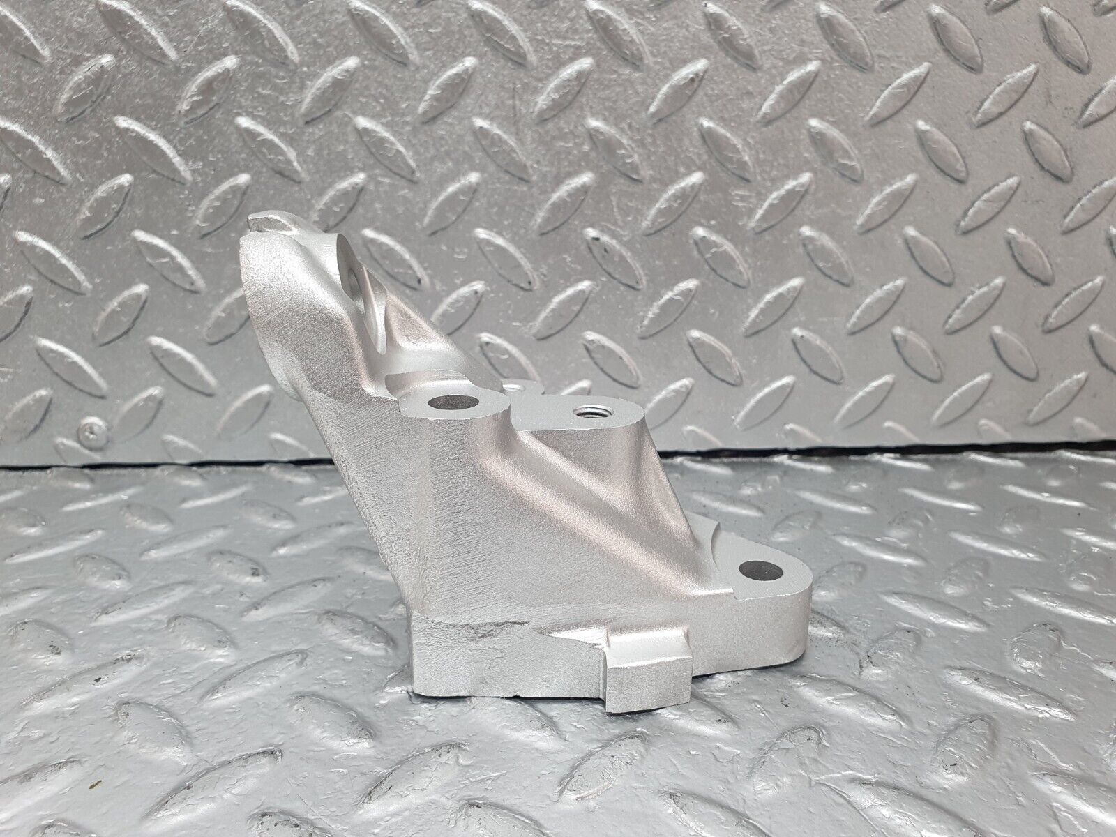 42710 Mercedes-Benz W201 190 2.0L Engine Mount Bracket Left Side 1022234104