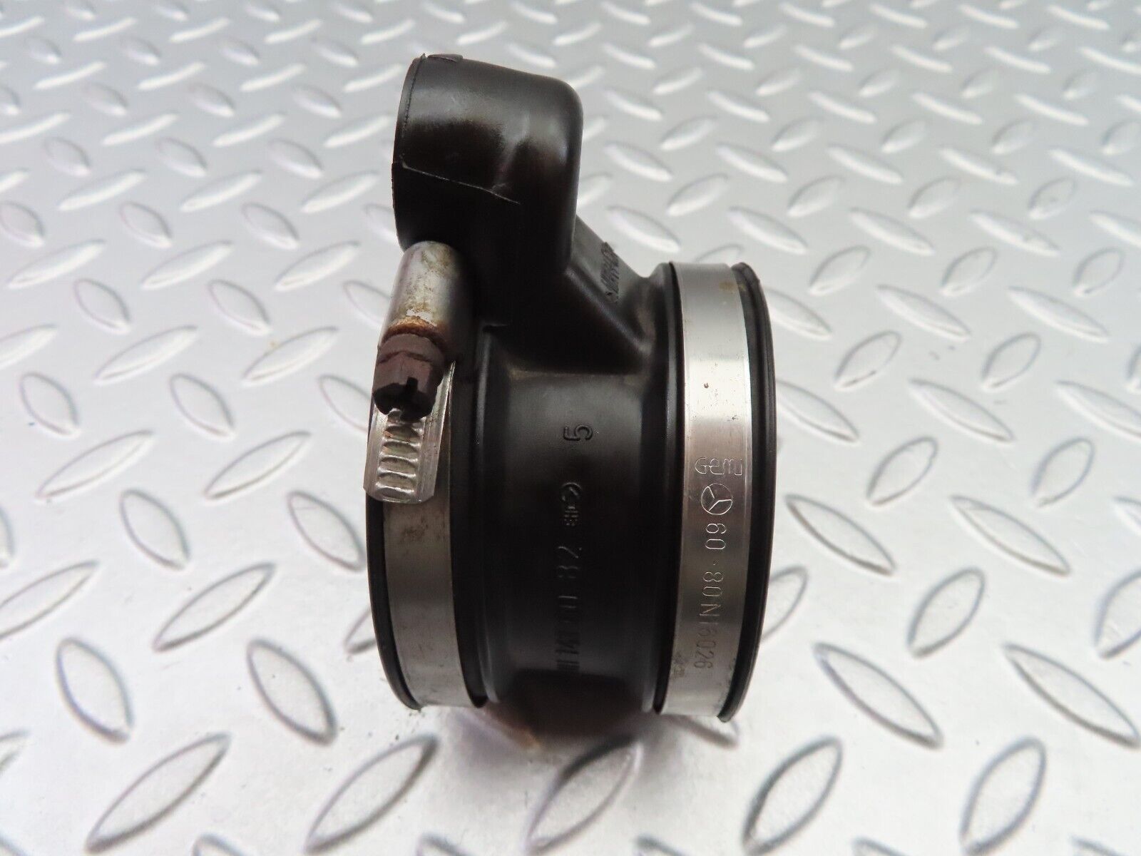 6804 Mercedes-Benz S124 E220 Wagon Air Intake Hose 1111410082