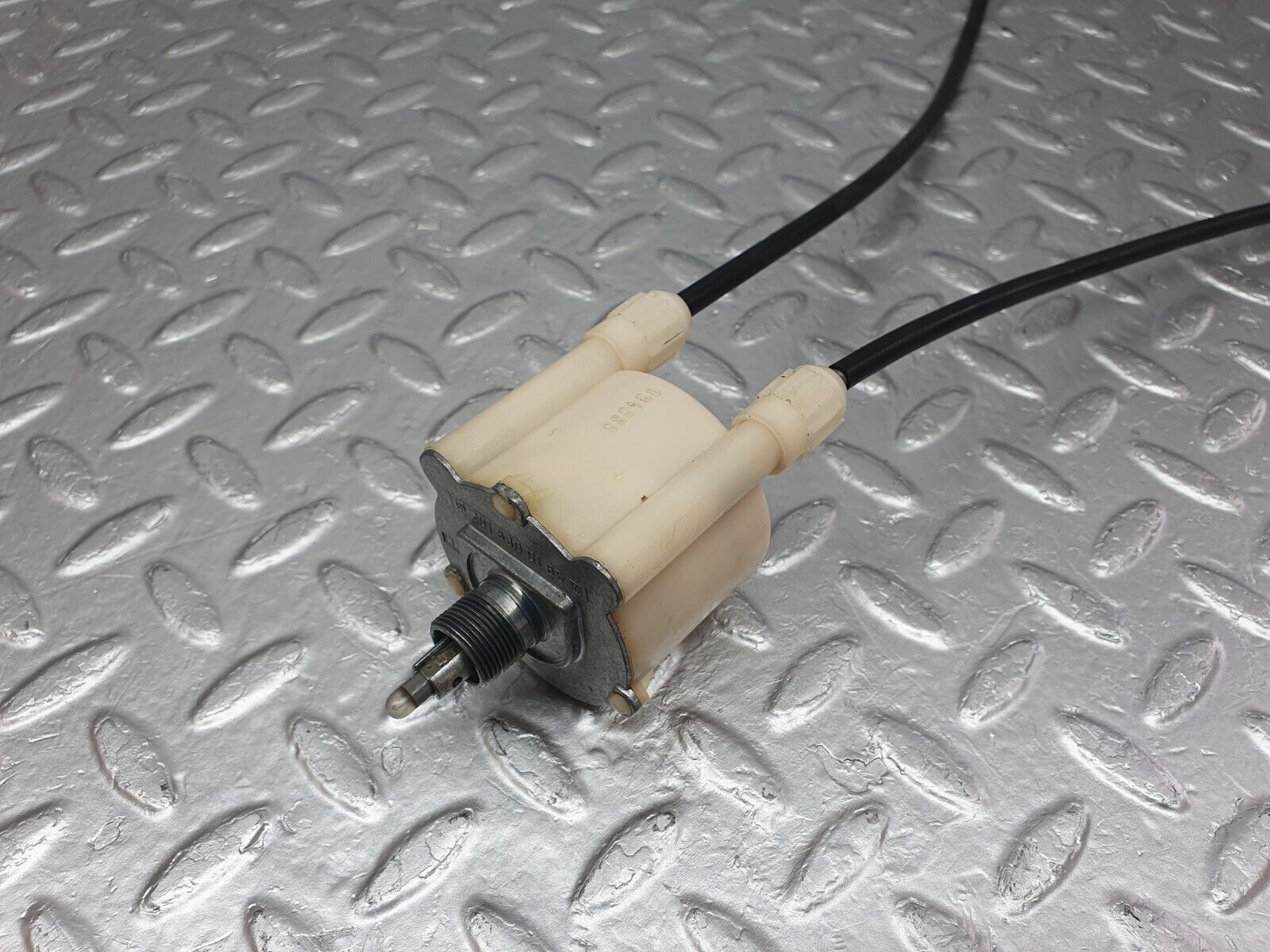 42865 Mercedes-Benz W201 190 2.0L Heater Control Switch 2018300185