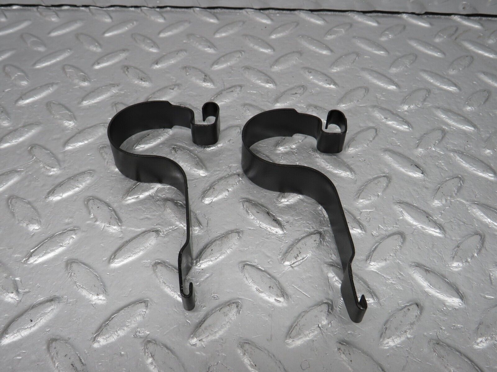 40176 Mercedes-Benz R107 350SL Radiator Fan Shroud Holder Bracket 2x