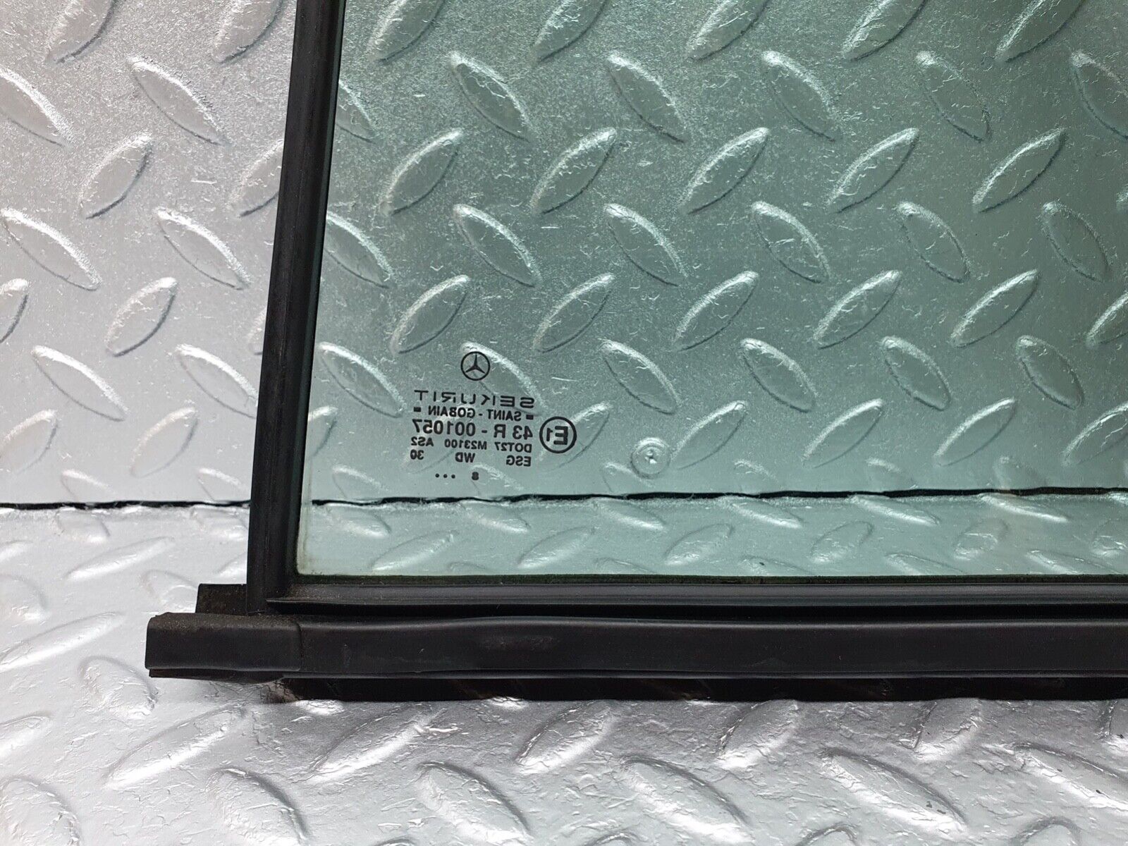 41996 Mercedes-Benz W202 C200 Rear Right Quarter Window Glass 2027350224