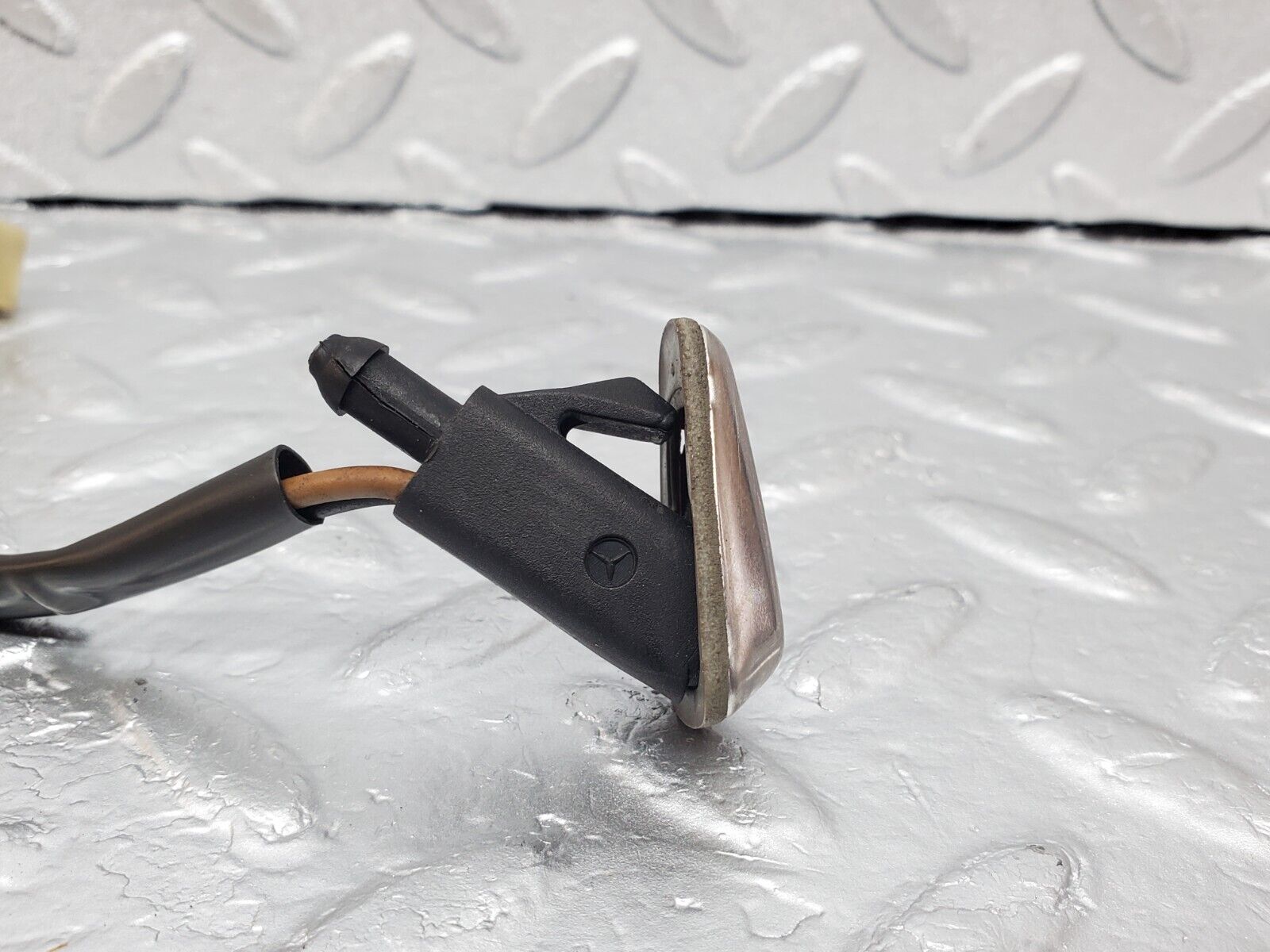 45731 Mercedes-Benz W126 420SE Windscreen Washer Nozzle