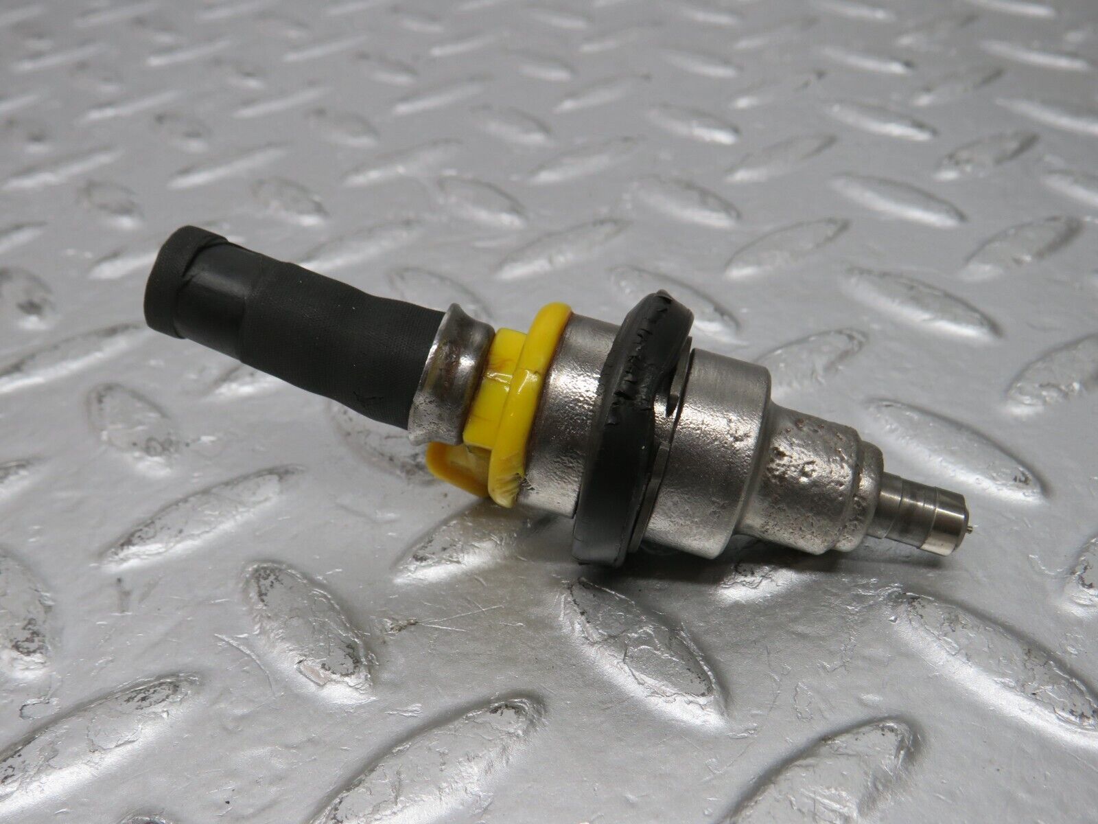 32841 Mercedes-Benz C107 R107 350 V8 Fuel Injector Bosch 0280150034