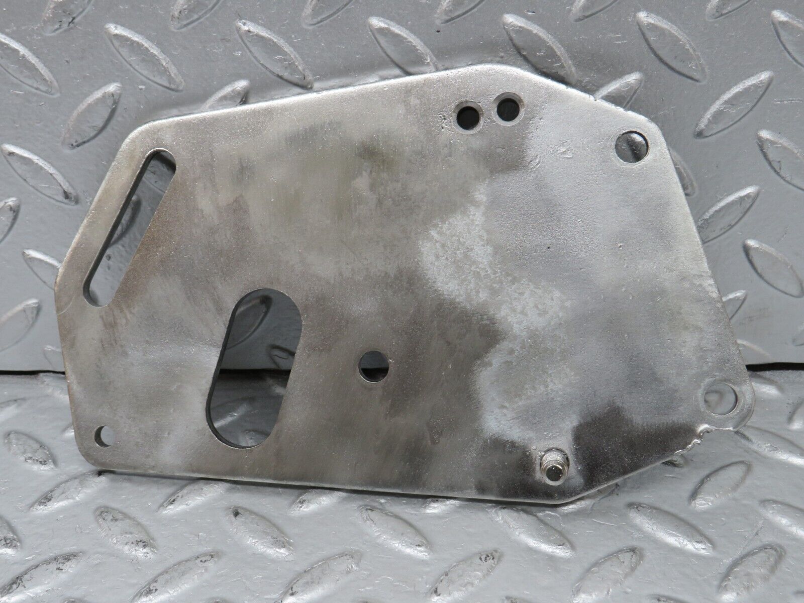 32854 Mercedes-Benz C107 R107 350 V8 Power Steering Pump Bracket