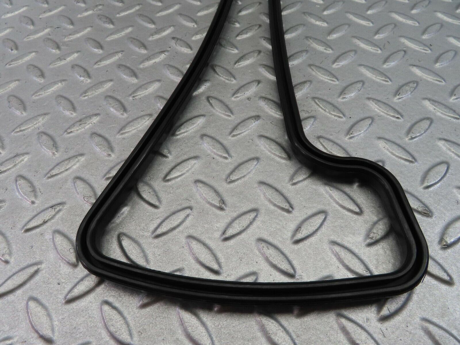 8102 Mercedes-Benz M180 Engine Valve Cover Gasket Seal