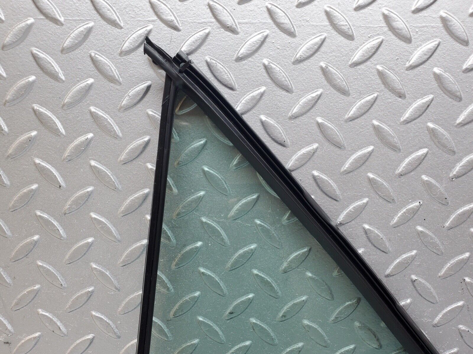 44636 Mercedes-Benz W124 220E Rear Right Quarter Window Glass 1247350624