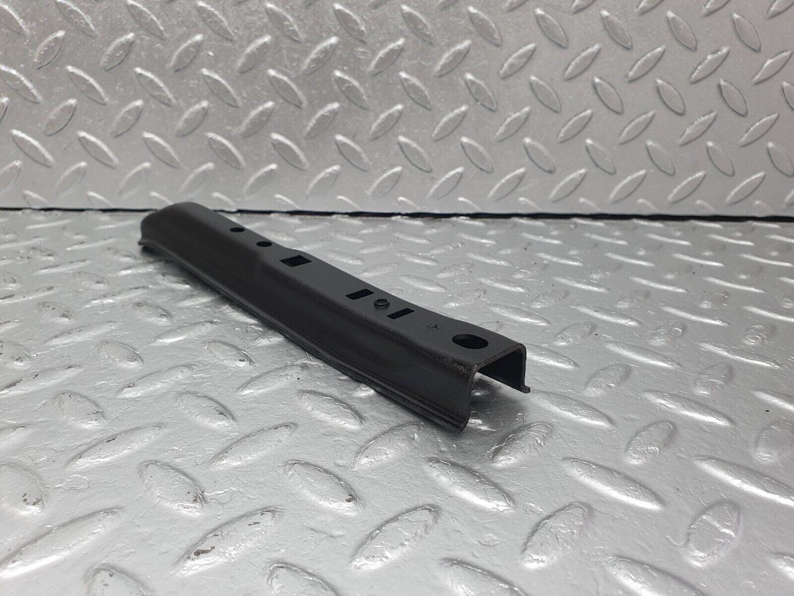 41615 Mercedes-Benz W124 200E Air Intake Manifold Bracket