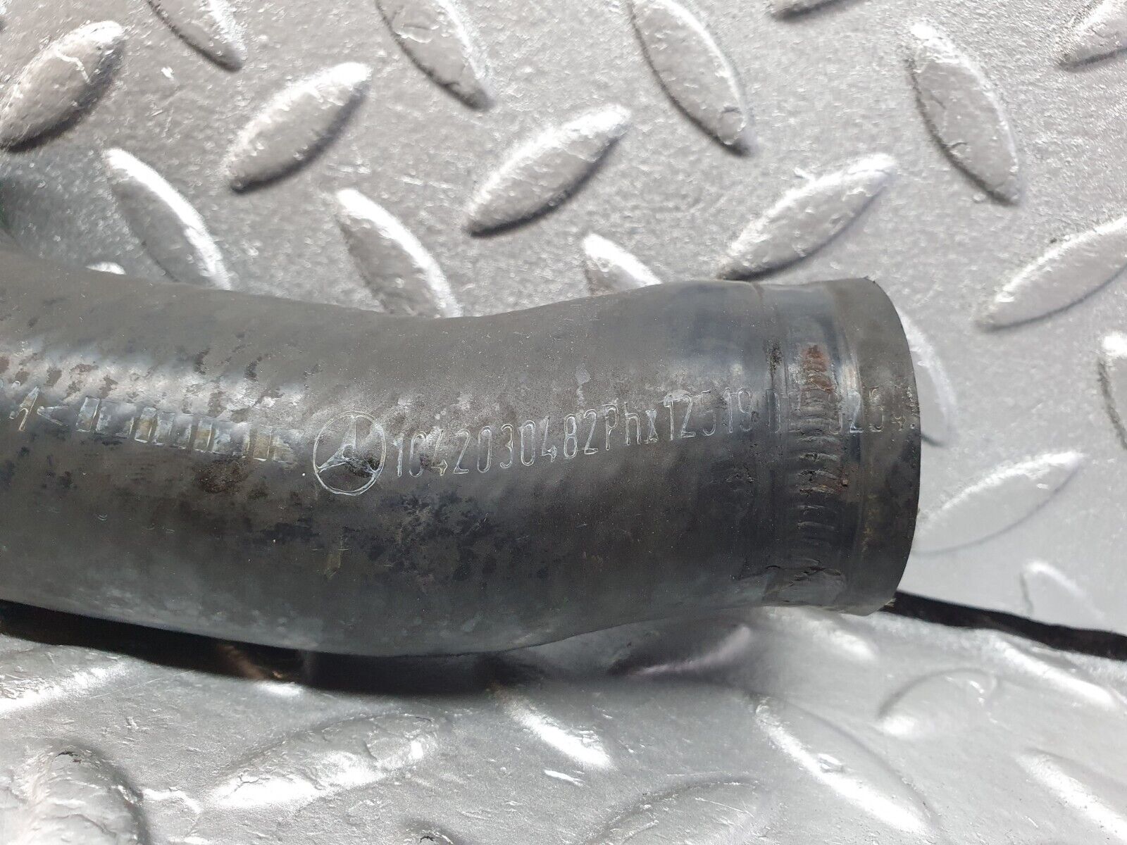 42518 Mercedes-Benz R129 320SL Coupe Radiator Hose Pipe 1042030482