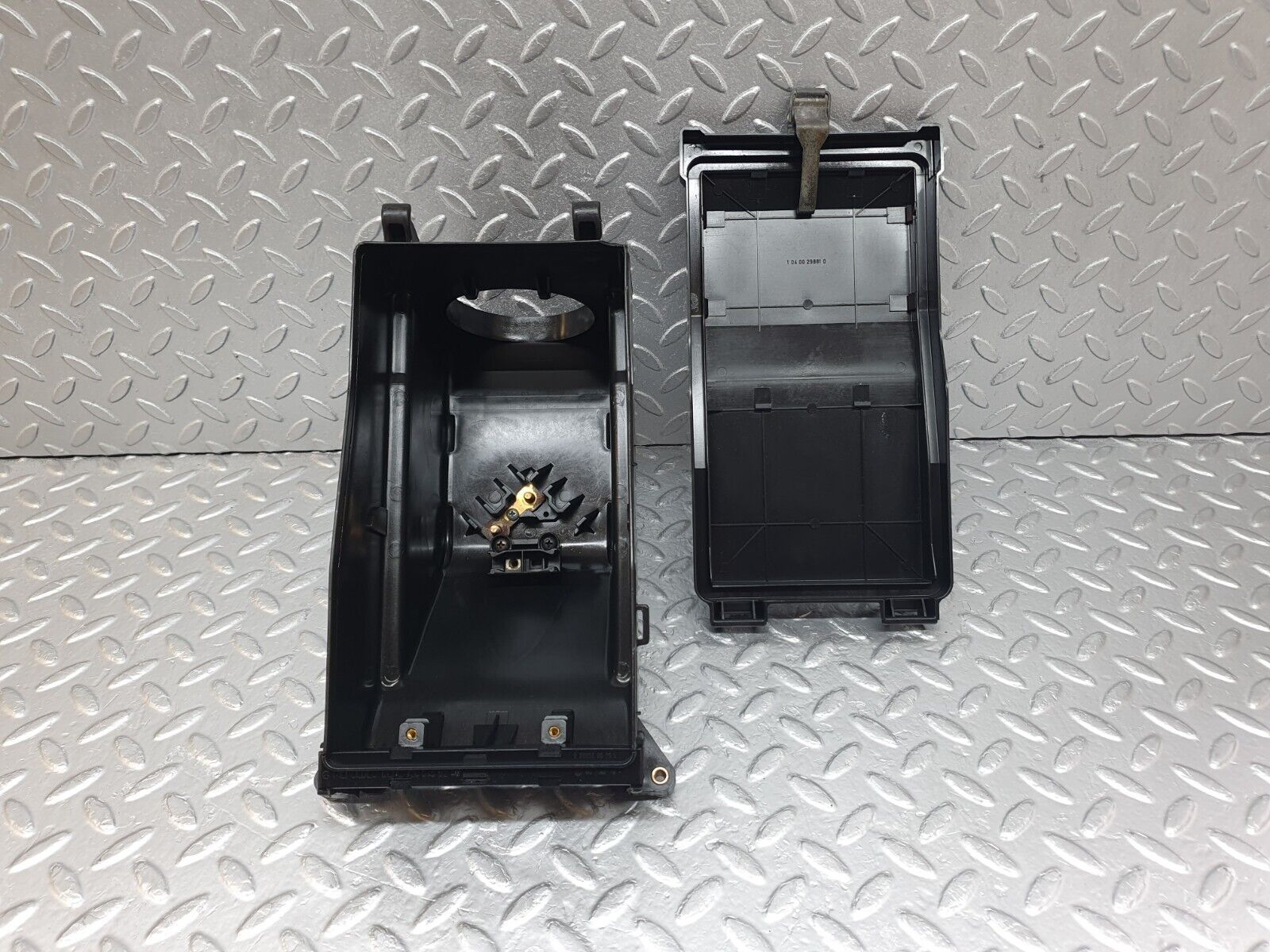 43593 Mercedes-Benz C126 380SEC Coupe Fuse Box Housing 1265400082 1265400450