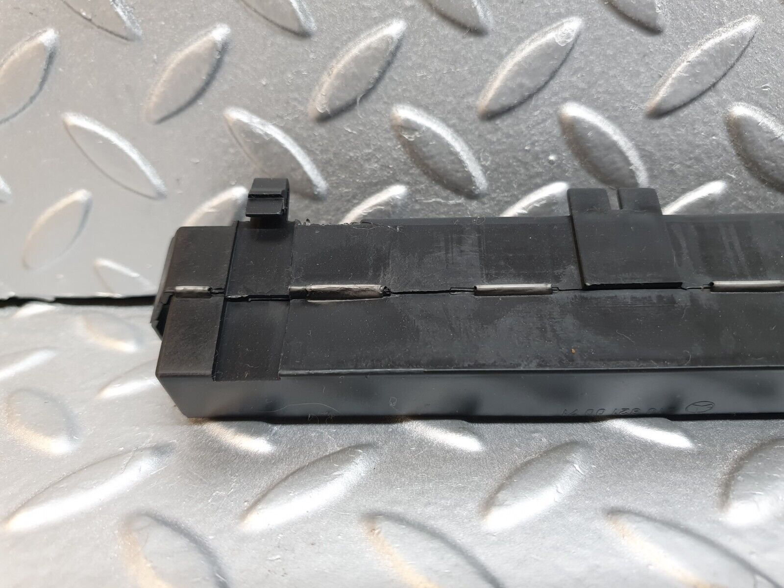 41982 Mercedes-Benz W202 C200 Centre Console Switch Bracket 2108210071