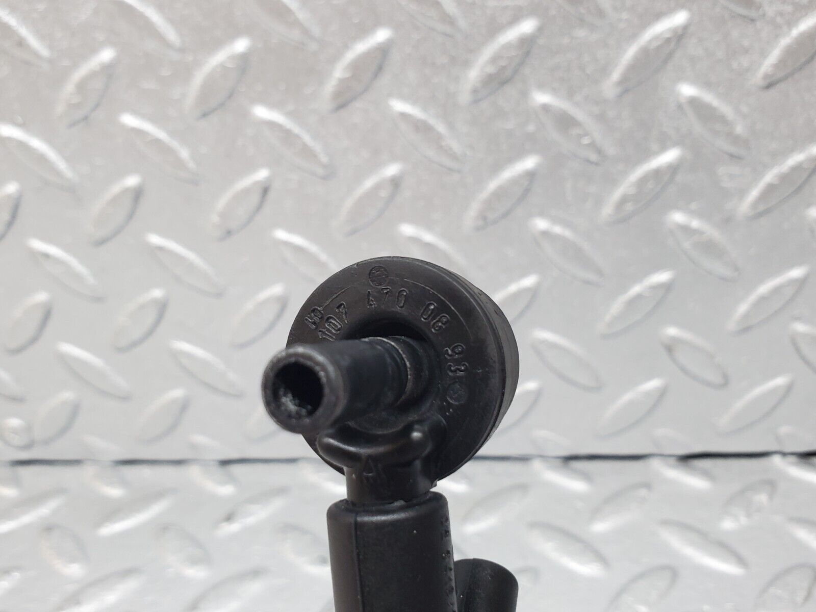 44996 Mercedes-Benz R129 300SL Coupe Engine Crankcase Vent Valve 1074700893