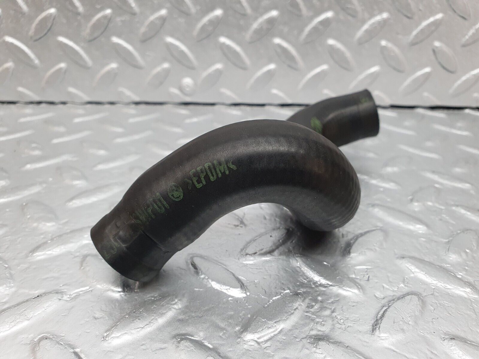 42069 Mercedes-Benz W202 C200 Water Hose Pipe 2028325094 2108320594