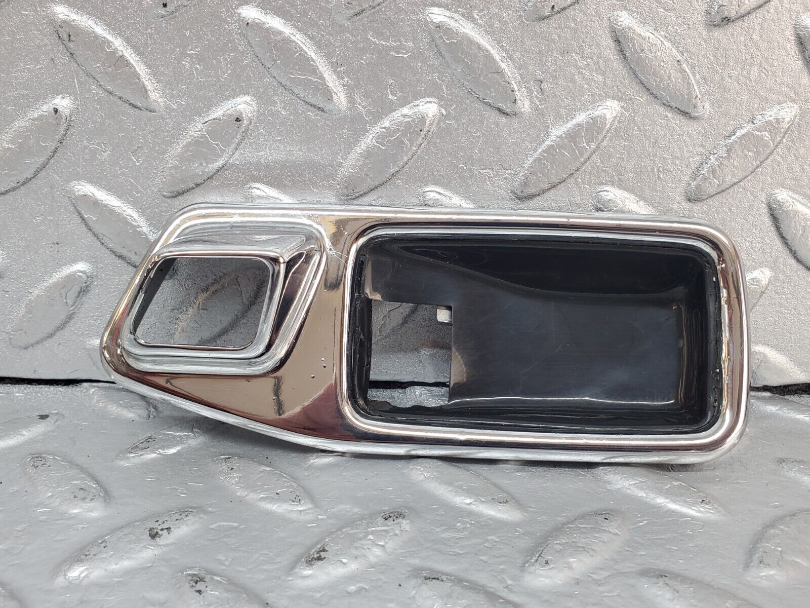 44392 Mercedes-Benz W123 280E Chrome Frame For Door Opener Left 1167660111