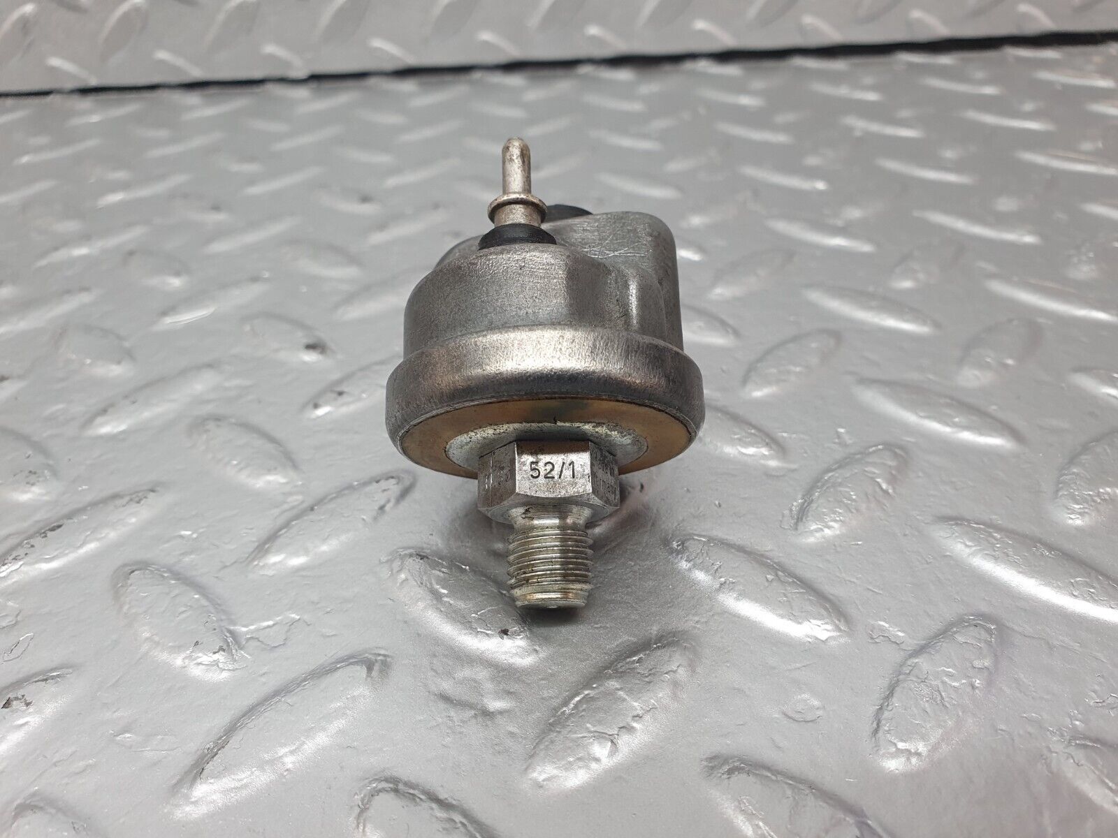 42907 Mercedes-Benz W201 190 2.0L Oil Pressure Sensor 0065429417