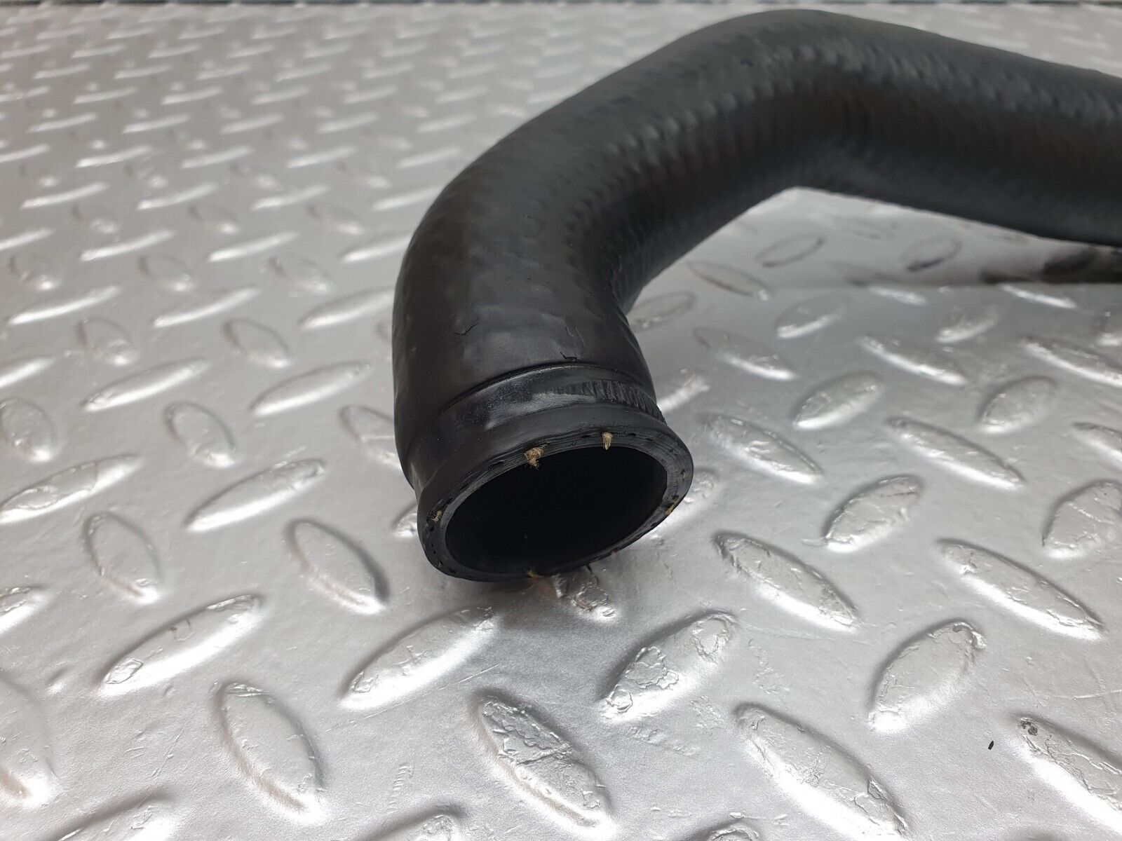 42549 Mercedes-Benz R129 320SL Coupe Radiator Lower Hose Pipe 1295012482