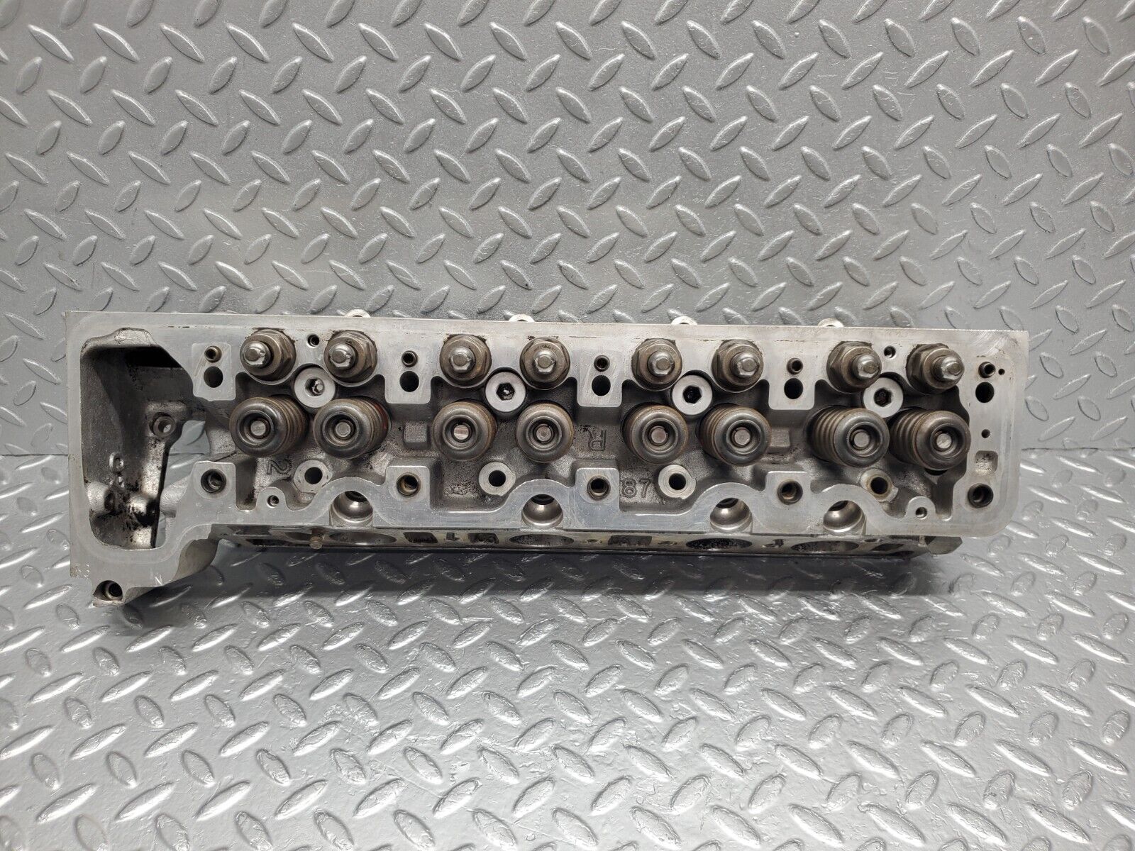 46290 Mercedes-Benz W126 420SE Cylinder Head Right Side 1160163901