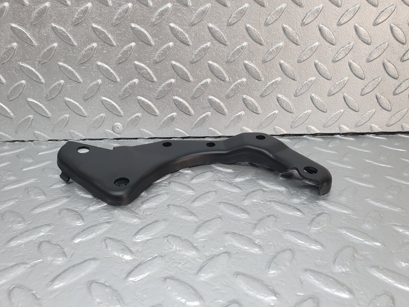 42929 Mercedes-Benz W201 190 2.0L Power Steering Pump Bracket