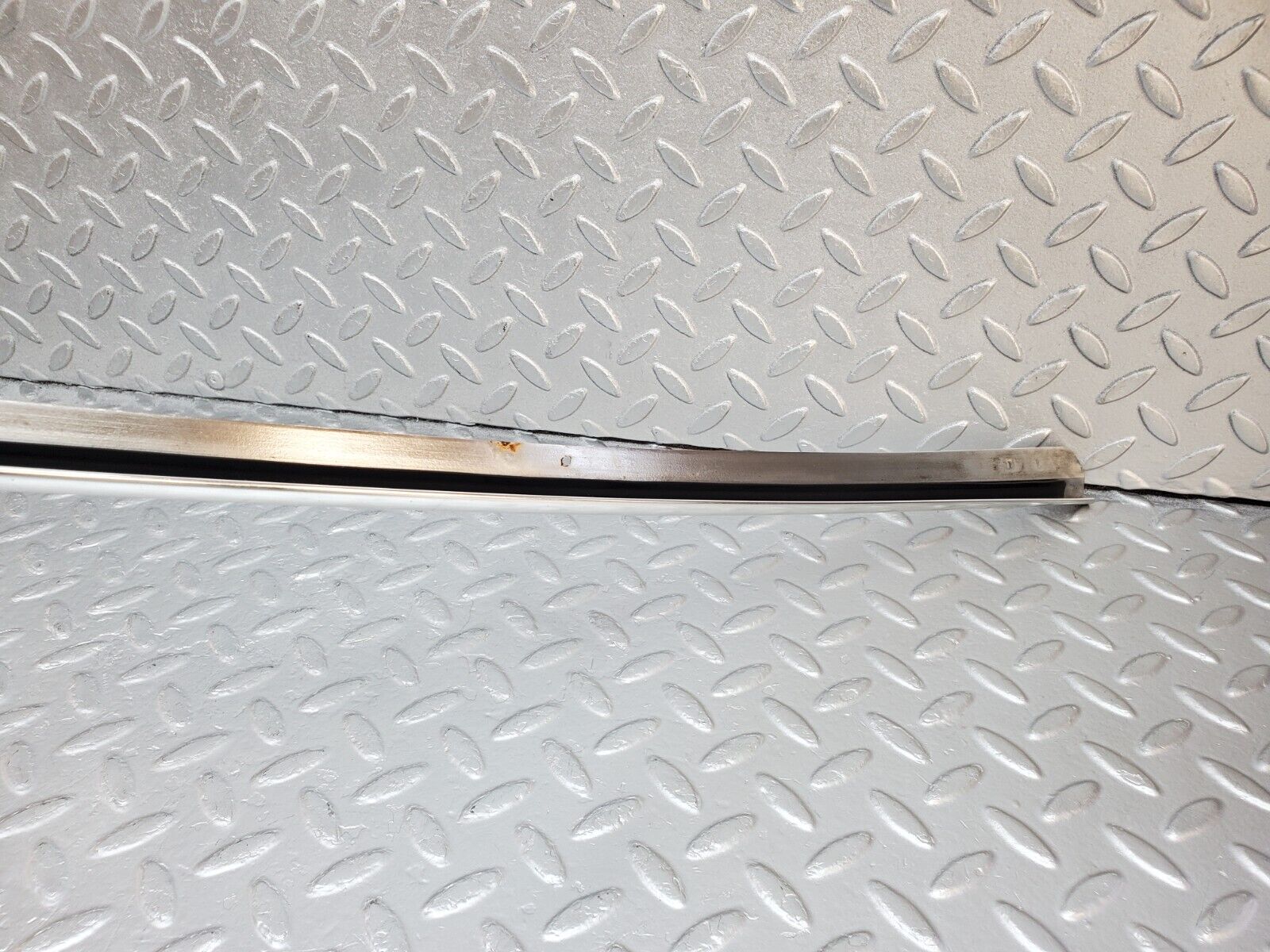 45995 Mercedes-Benz W126 420SE Roof Chrome Trim Right Side