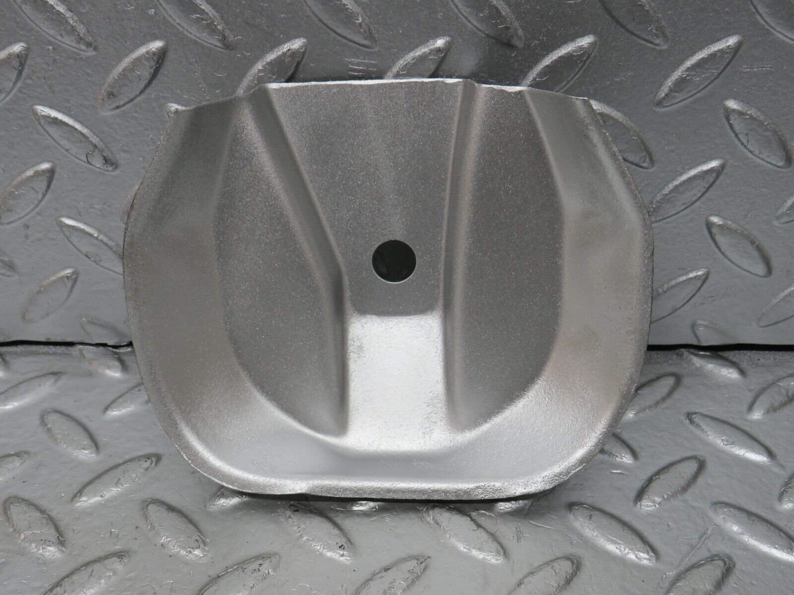 32991 Mercedes-Benz C107 R107 350 V8 Engine Mount Bracket