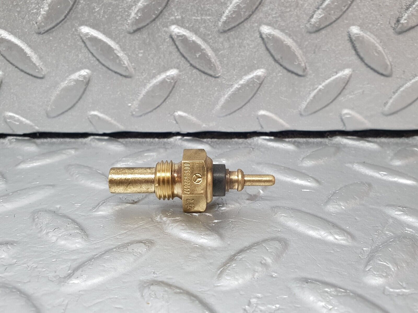 43662 Mercedes-Benz C126 380SEC Coupe Coolant Temperature Sensor Beru 0824121001