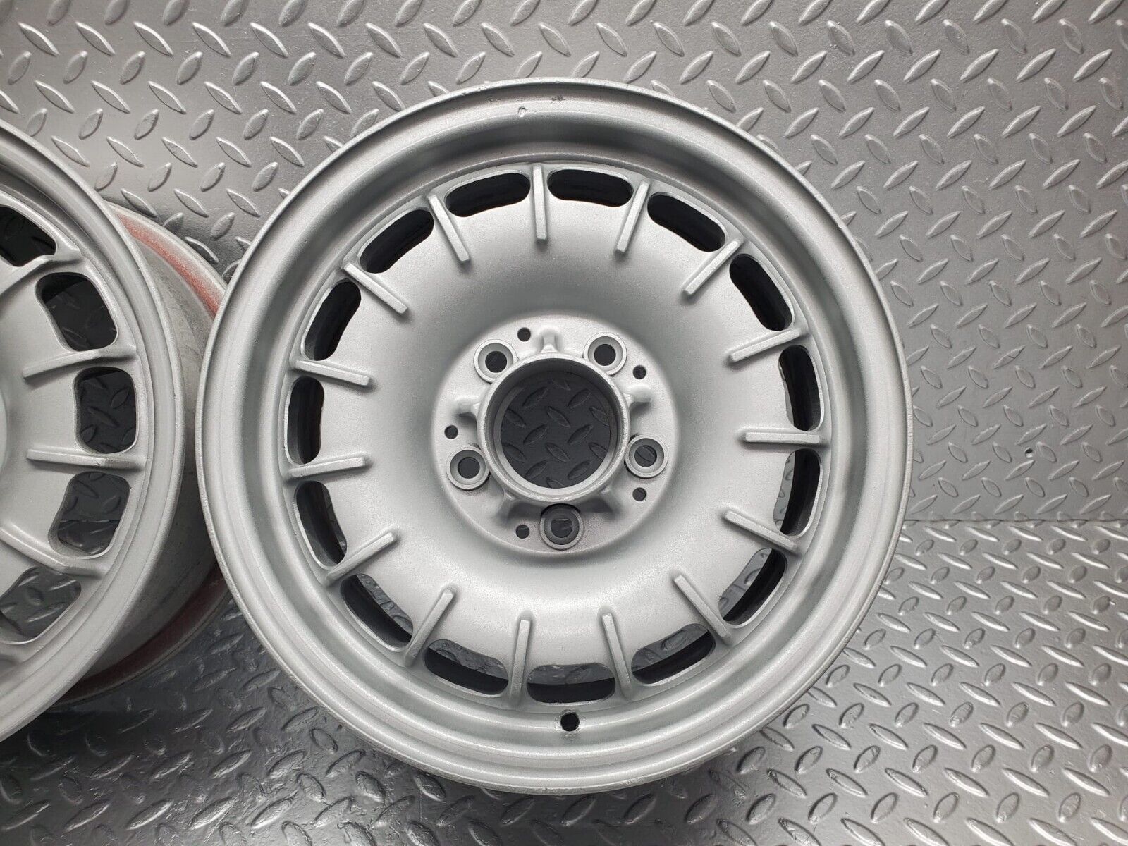 46812 Mercedes-Benz Alloy Wheel Set Mexican Hat 6Jx14H2 ET30 1084000902