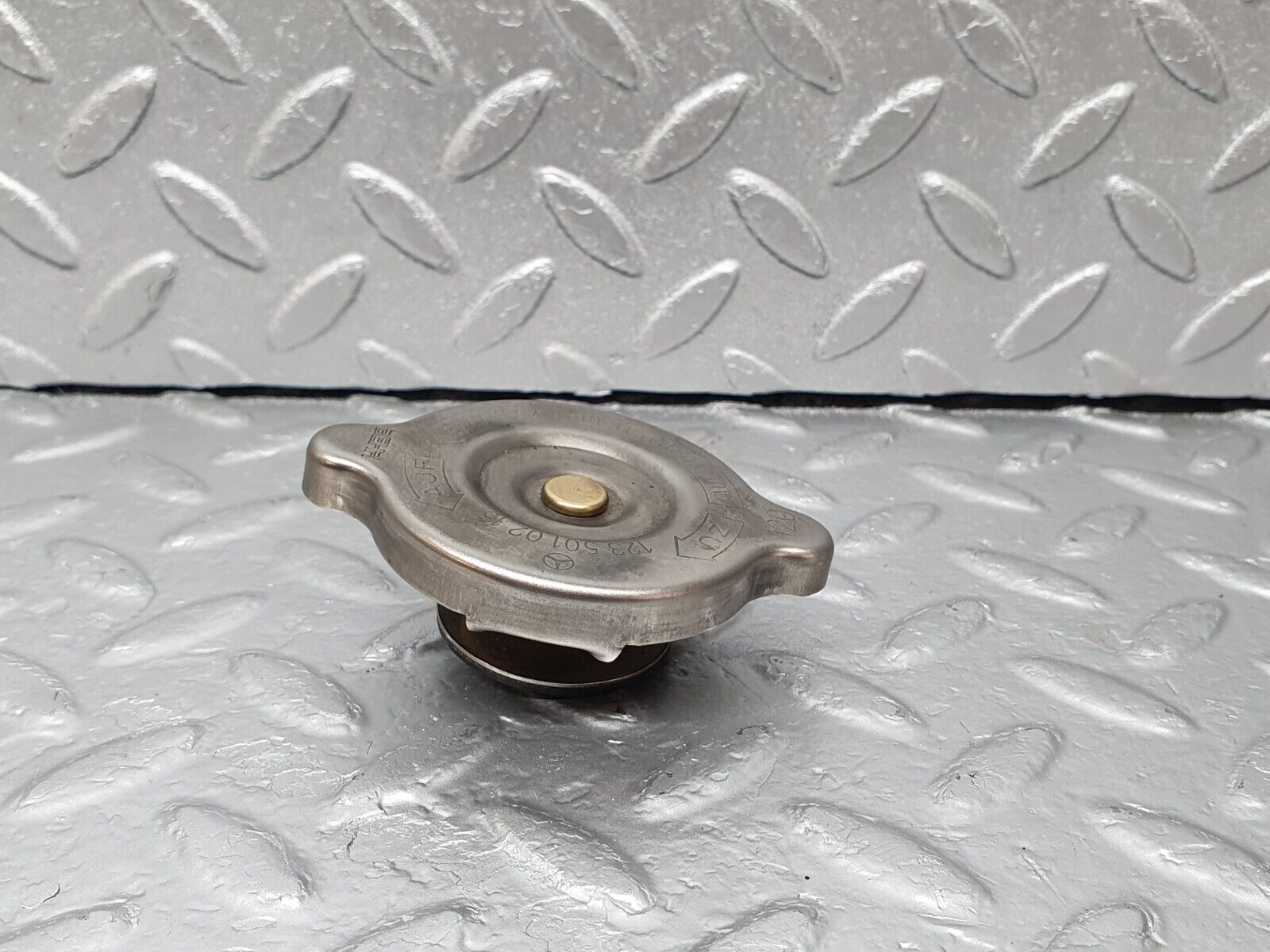 43123 Mercedes-Benz W108 280SE Radiator Cap Behr 1235010215