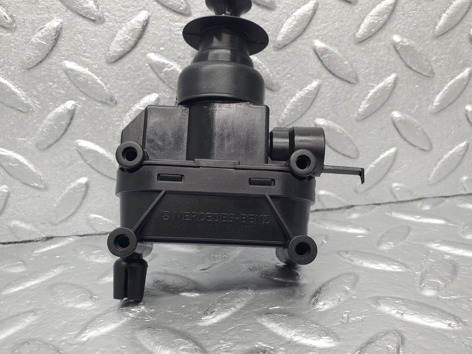 46939 Mercedes-Benz R129 320SL Coupe Right Door Lock Vacuum Actuator