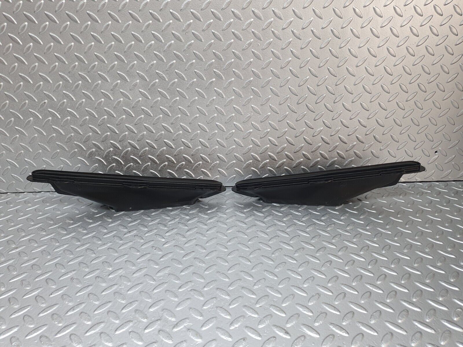 42685 Mercedes-Benz W201 190 2.0L Dashboard Air Vent Pair 2018310560 2018310660