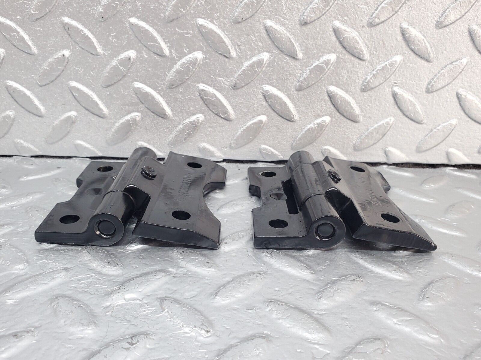 44337 Mercedes-Benz W123 280E Door Hinge Pair Right Side 1237200037